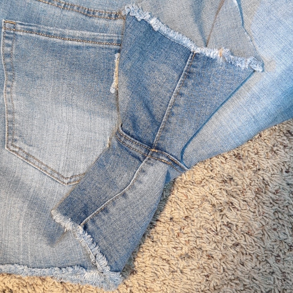 Seven 7 Frayed Weekend Denim Light Wash Distressed Shorts SZ 12 - Picture 11 of 13